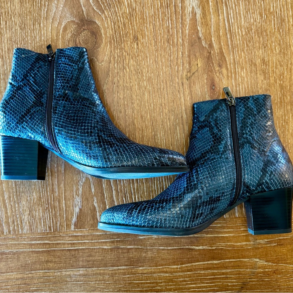 275 Central blue embossed snake leather ankle boots 38 - Picture 5 of 13
